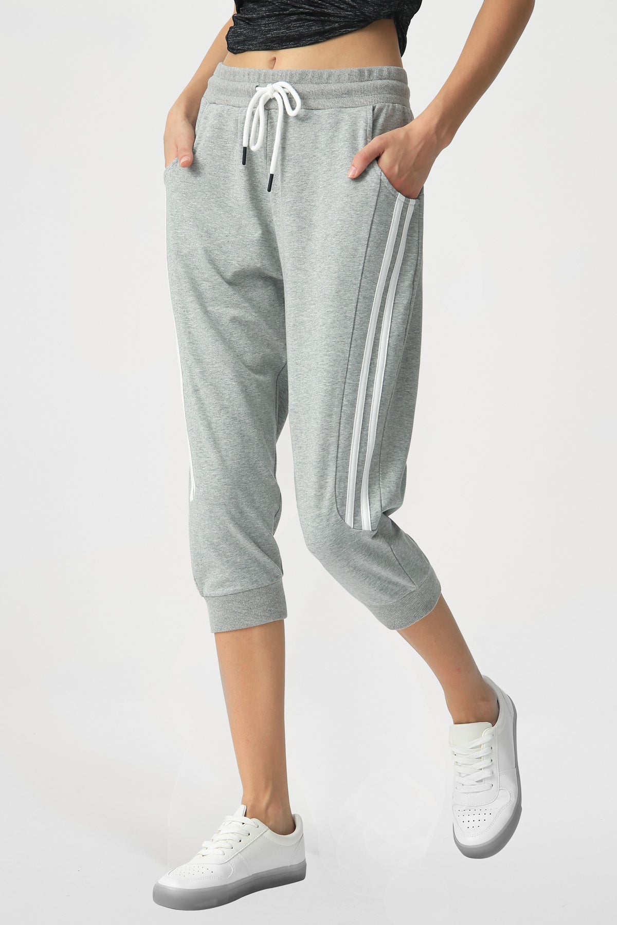 Women's Capri Jogger Sweatpants with Pockets Gym Running Cropped
